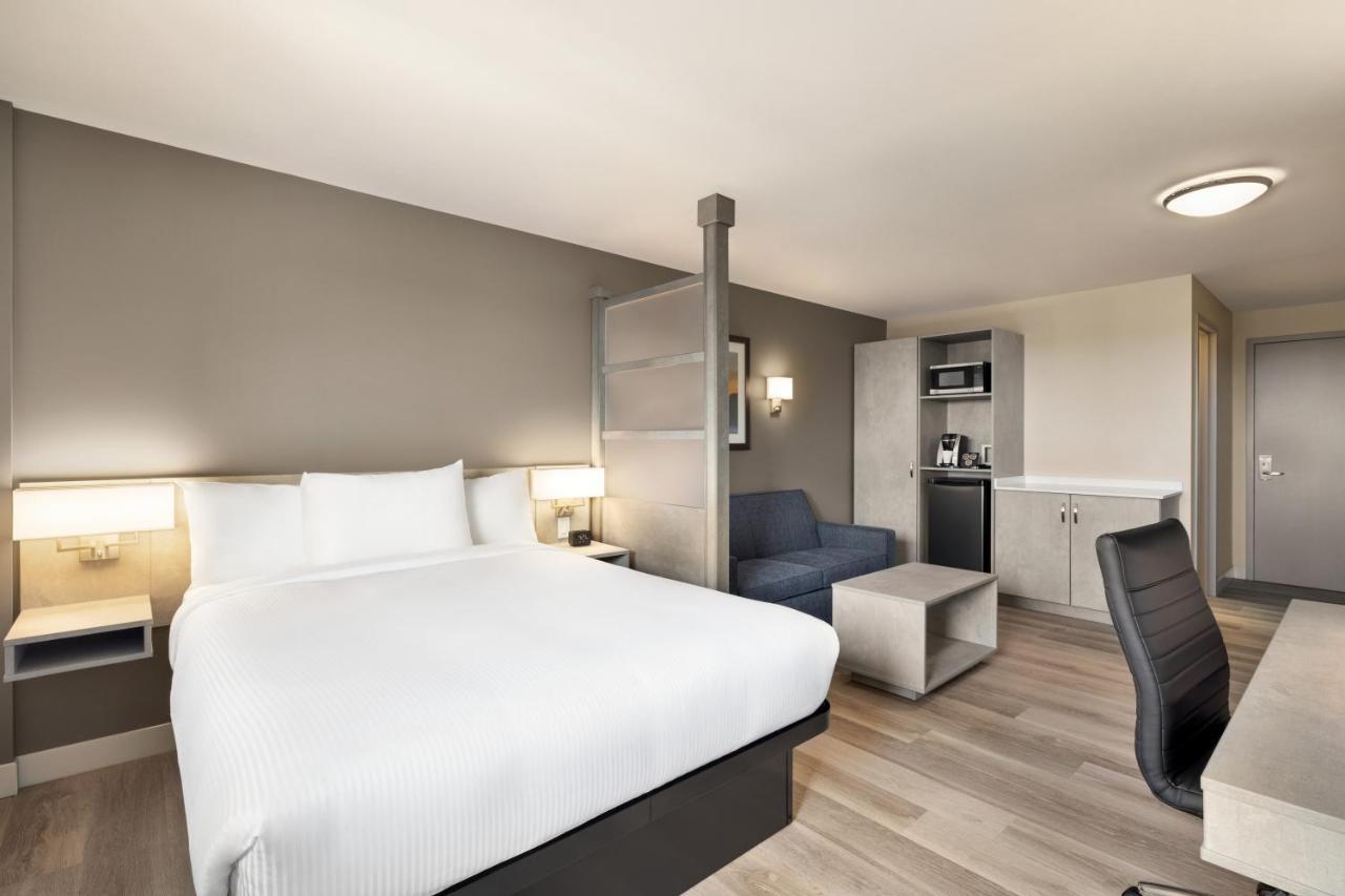 Microtel Inn & Suites By Wyndham Boisbriand Sainte-Therese Exterior photo