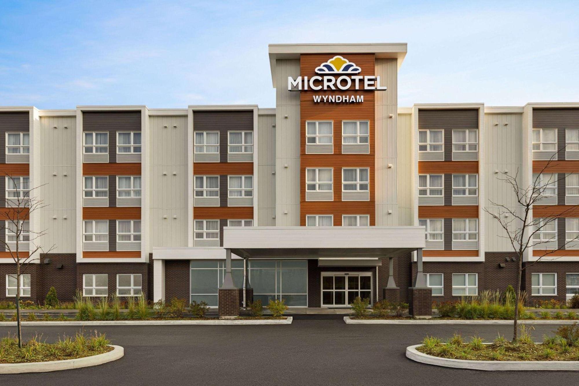 Microtel Inn & Suites By Wyndham Boisbriand Sainte-Therese Exterior photo