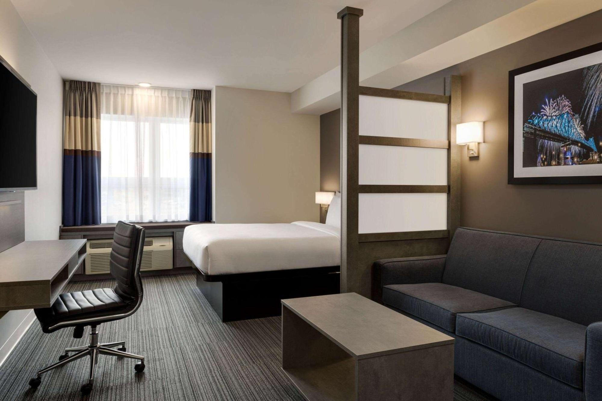 Microtel Inn & Suites By Wyndham Boisbriand Sainte-Therese Exterior photo