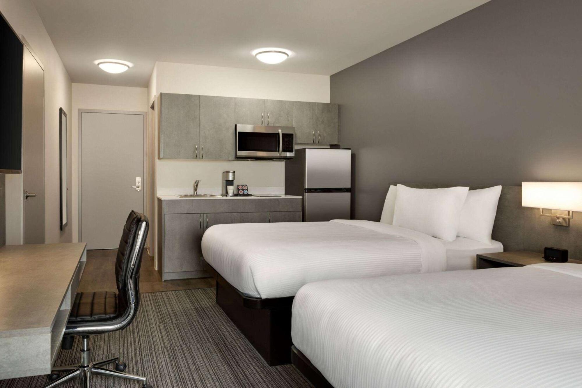 Microtel Inn & Suites By Wyndham Boisbriand Sainte-Therese Exterior photo